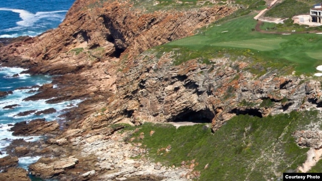 The excavation site is at Pinnacle Point, Mossel Bay, on the southern coast of South Africa. The cave opening is in the center of this image. (Photo: Erich Fisher)