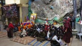 Students take part in a 24 hour hunger strike in Dharamsala, India, to protest Chinese oppression on February 11, the first day of TIbetan New Year (Ivan Broadhead/VOA). 