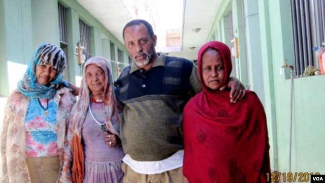 ዓብደላ ሓሰን ባድረግን ተጠቀምቲ ኣደታትን