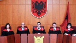 Gjykata Kushtetuese rrëzoi aktin normativ për shtyrjen e statusit të nëpunësit