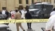 Cảnh sát quây rào xung quanh đền thờ Hồi giáo Imam Sadiq Mosque sau vụ nổ bom ở khu vực Al Sawaber, Thành phố Kuwait, 26/6/2015.