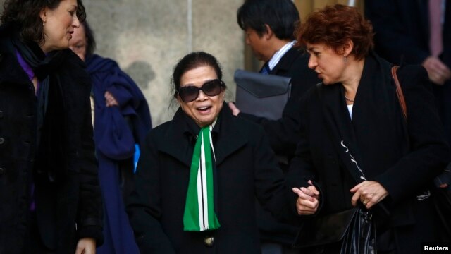 Vilma Bautista (C), the ex-secretary of former Philippine first lady Imelda Marcos, smiles after her sentencing at the Manhattan Supreme Court  in New York, Jan. 13, 2014.