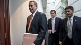 El presidente de la Cámara de Represenantes John Boehner ha hecho una nueva propuesta que acerca a las partes en el tema del abismo fiscal.