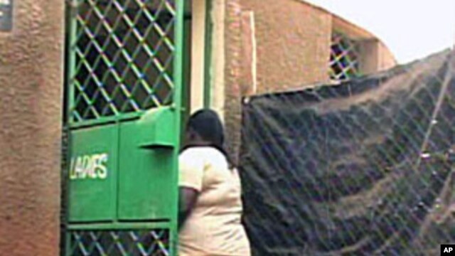 People with access to sanitation facilities are at half the risk of infection as compared to those people without sanitation facilities, according to Swiss researchers.