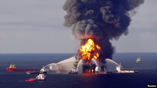 Nổ tại giàn khoan Deepwater Horizon, ngoài khơi Louisiana, tháng 4 năm 2010