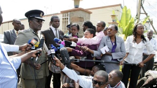 Kepala Polisi Kenya, Mathew Kirai Iteere memberikan keterangan pers. Kenya menuduh pencuri ternak Turkana melakukan serangan yang menewaskan lebih dari 40 polisi (13/11).