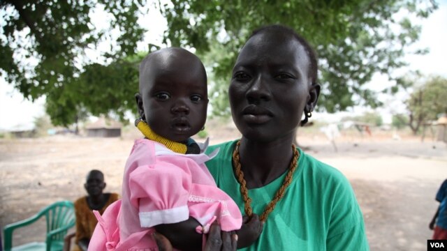 Members say the bank has made it possible to pay for their children's education and medical fees, Rumbek, Lakes State, South Sudan, Jan. 30, 2013. (H. McNeish/VOA)