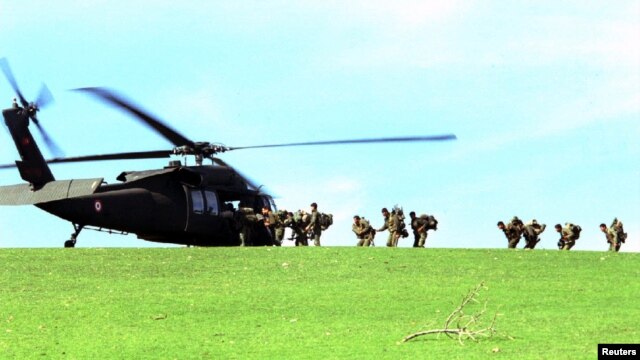 A Sikorsky helicopter of the Turkish Armed Forces similar to the one that crashed in Pervari, Siirt province (file photo).