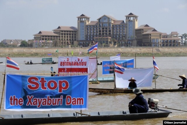 Ngư dân Thái biểu tình chống lại việc xây đập Sayabouri trên Sông Mekong.