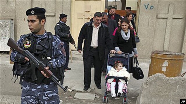 Iraqi police guard the entrance to a Church in Baghdad, Iraq, Dec 25, 2009 (File Photo)