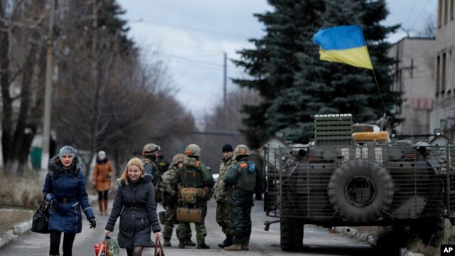 Ukrajinski vojnici u selu Debalceve u regionu Donjeck.
