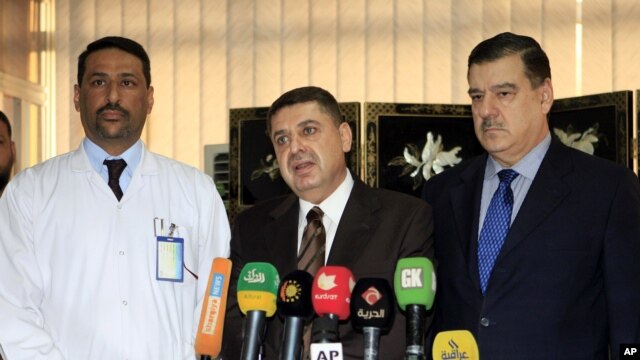 Cîgirê Wezîrê Saxlemîyê Dr. Issam Namiq û Dr. Hani Musa li ser saxlemîya Talabanî agahîya didin.