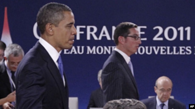 Presidents Nicolas Sarkozy  (r) and Barack Obama during the G20 Summit in Cannes, Nov.3, 2011.