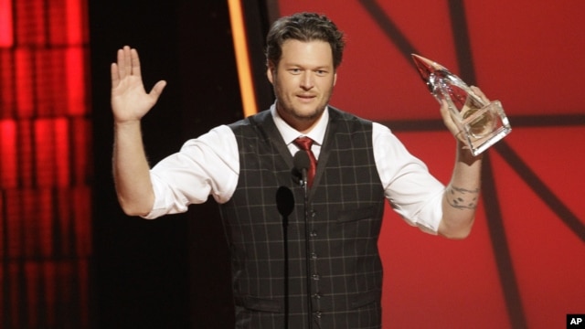Blake Shelton accepts the award for entertainer of the year at the 46th Annual Country Music Awards at the Bridgestone Arena on  Nov. 1, 2012, in Nashville, Tenn.