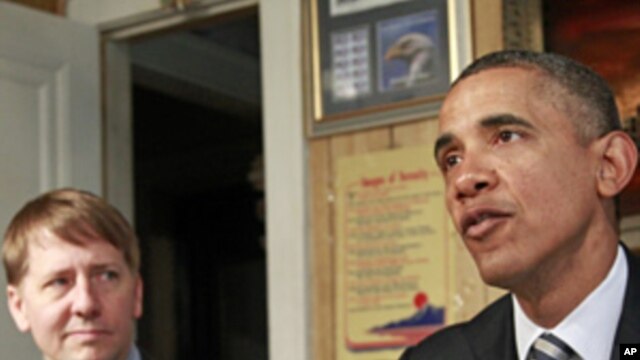 President Barack Obama (r), accompanied by Richard Cordray, the head of the new Consumer Financial Protection Bureau, in Cleveland, Ohio,  Jan. 4, 2012.