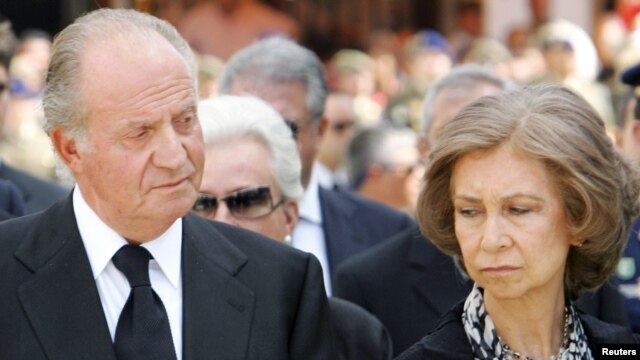 “España, dan ganas de llorar, todo son penas”, dijo el rey Juan Carlos