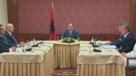 Nishani për institucionet gjatë tranzicionit