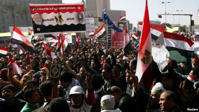 Biểu tình chống Tổng thống Ai Cập Mohamed Morsi tại Quảng trường Tahrir, trong thủ đô Cairo, Ai Cập, 25/1/13