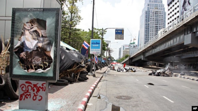 Areas of Bangkok Look Increasingly Like a War Zone, Bangkok, 17 May 2010