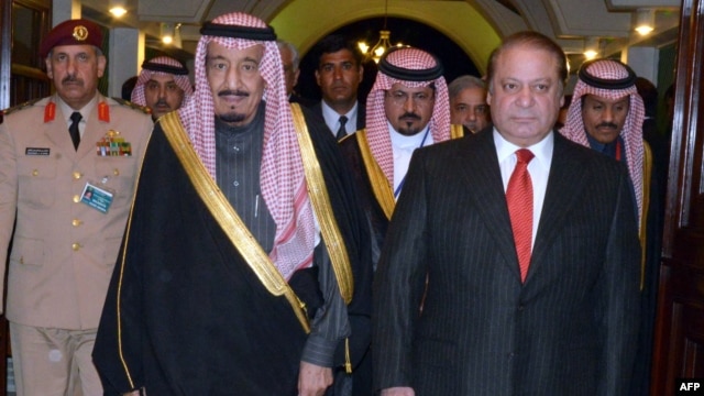 A handout photo released by the Press Information Department (PID) shows Pakistani Prime Minister Muhammad Nawaz Sharif (R) welcoming Saudi Crown Prince Salman bin Abdul Aziz Al- Saud at the Prime Minister's House in Islamabad. Feb. 17, 2014 (AFP)