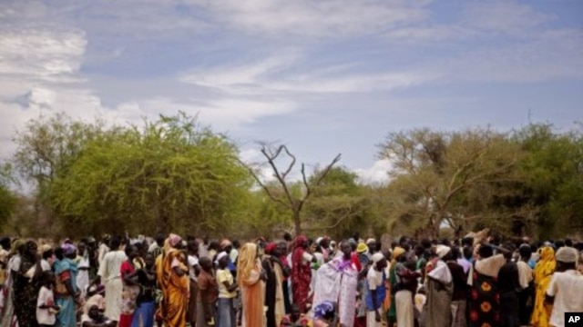 Women line up for food distribution in a makeshift camp for internally displaced people in the village of Mayen Abun, southern Sudan, May 26, 2011