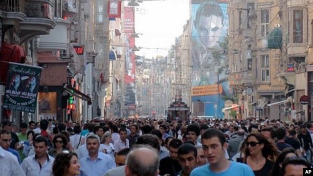 Crowded streets in  Istanbul (File Photo)