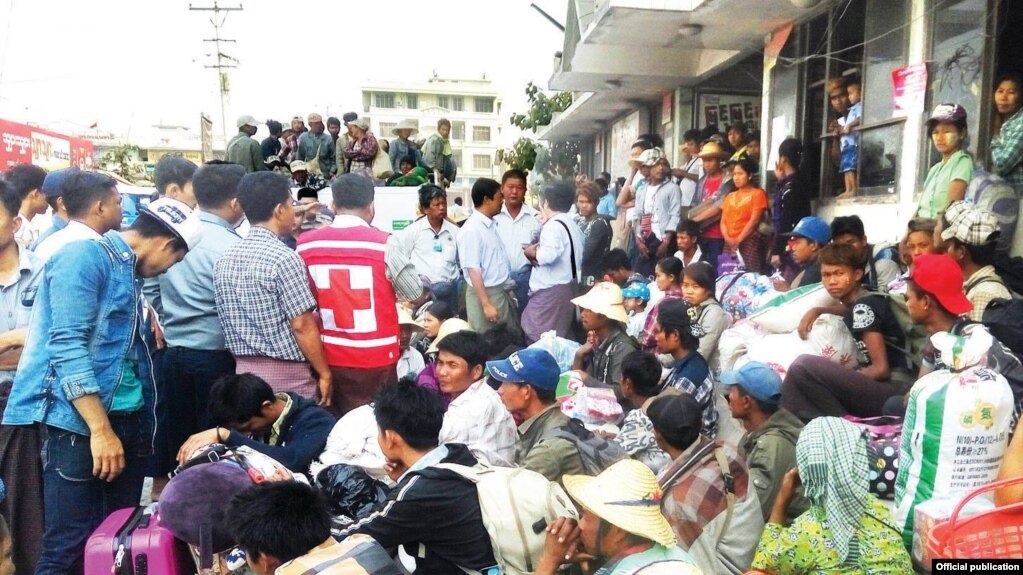 စစ္ေဘးေၾကာင့္ ထြက္ေျပးလာၾကတဲ့ ေလာက္ကိုင္ၿမိဳ႕က စစ္ေျပးဒုကၡသည္မ်ား။ ( မတ္လ-၂၀၁၇) သတင္းဓာတ္ပံု - MOI။