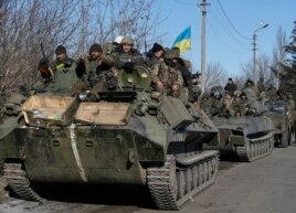 Quân đội Ukraine rời khỏi khu vực Debaltseve, miền đông Ukraine gần Artemivsk, 18/2/2015.