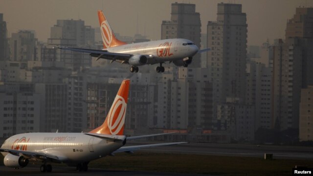 La compañía Gol devolverá 20 naves Boeing 737-300 alquiladas por Webjet.