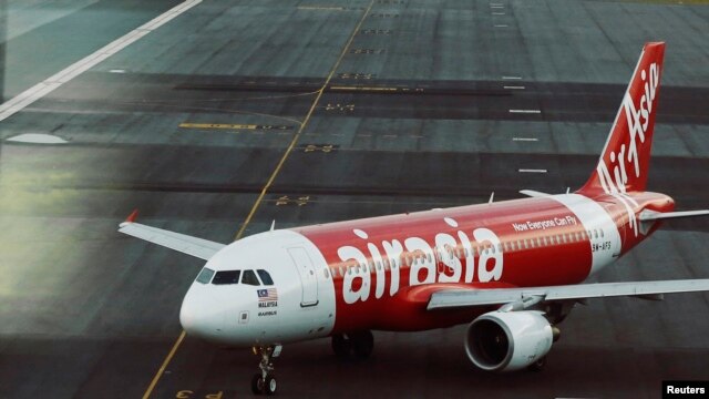 AirAsia là hãng hàng không giá rẻ có trụ sở đặt tại Malaysia, và cũng có các chuyến bay sang Việt Nam.