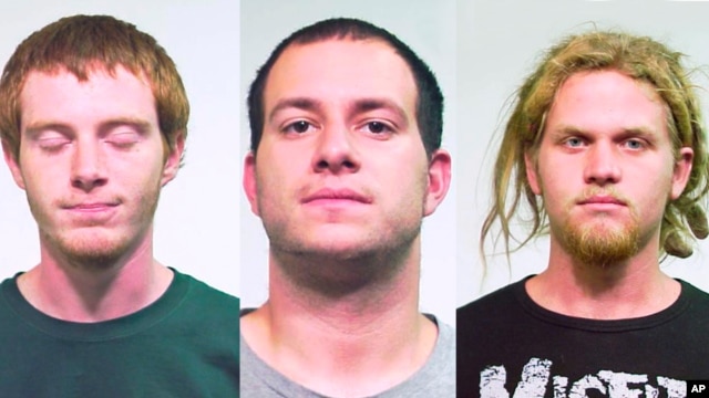 Los acusados fueron identificados (de izquierda a derecha) como Brian Church, Jared Chase y Brent Betterly.