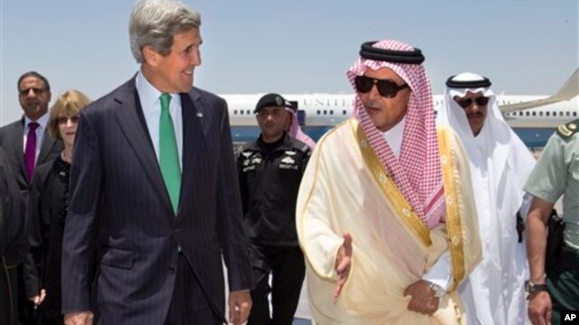 Держсекретар США Джон Керрі і міністр закордонних справ Саудівської Аравії принц Сауд аль-Фейсал