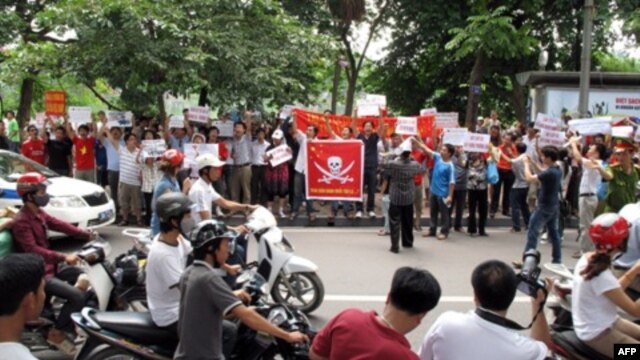 Biểu tình chống Trung Quốc tại Hà Nội, ngày 19/6/2011