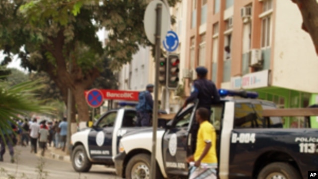 A polícia pronta a actuar nas manifestações de 4 de Setembro do ano passado (Foto de Arquivo)