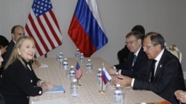 US Secretary of State Clinton, left, meets with Russian Foreign Minister Lavrov in Phnom Penh, Cambodia, Nov. 20, 2012