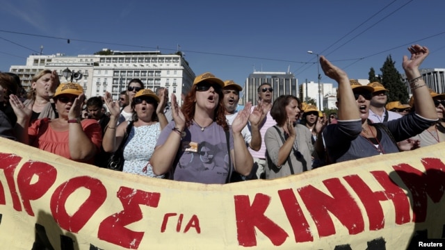 Protesters shout slogans during an anti-austerity strike in front of the parliament in Athens, Greece, November 6, 2012.