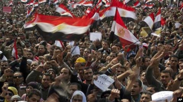 Thousands of Egyptian anti-Mubarak protesters shout slogans as they take part in a demonstration at Tahrir square in Cairo, Egypt, February 8, 2011