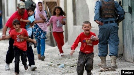 Children run from explosions in busy part of Kabul, May 24, 2013. 