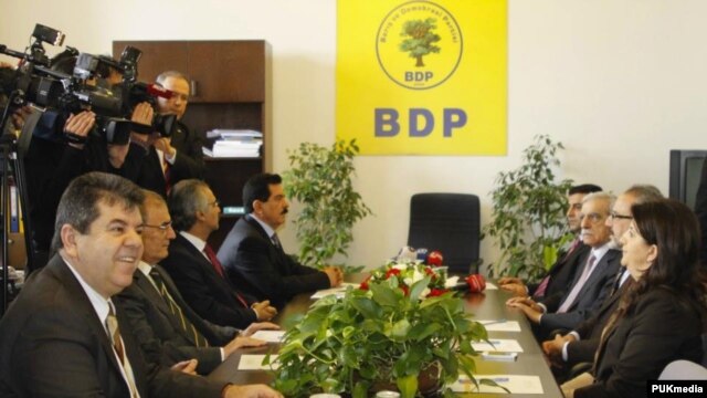 Şandeya YNK'ê li Parlemana Tirkîyê serdana BDP'ê dike