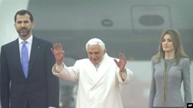 Pope Benedict XVI waves as he walks with Spanish Crown Prince Felipe and Princess Letizia upon arriving at Lavacolla airport in Santiago de Compostela, northern Spain, 06 Nov 2010