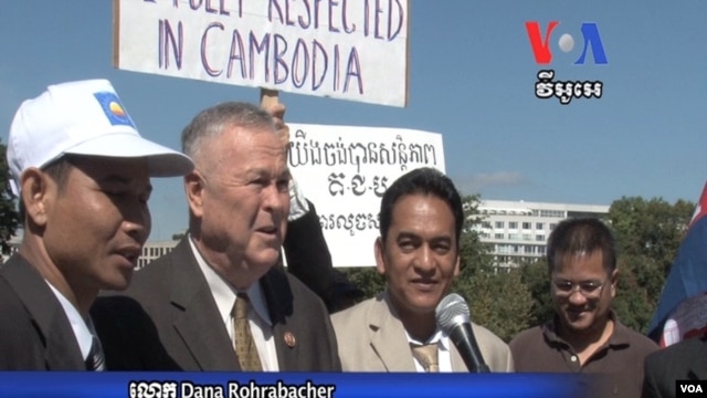 លោក Dana Rohrabacher សមាជិកសភា​សរអា​ចូលរួម​​ជា​មួយ​​ខ្មែរ​អាមេរិកាំង​​ទាមទារ​​ឲ្យ​​មាន​ការ​​ផ្លាស់​ប្តូរ​​នៅ​កម្ពុជា។​