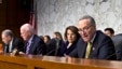 Anggota Komisi Kehakiman Senat AS, Senator Charles Schumer dari partai Demokrat (kanan) didampingi anggota lainnya dalam sidang terkait RUU Reformasi Imigrasi (22/5). Komisi ini telah meloloskan RUU reformasi imigrasi yang dapat memberikan kesempatan kepada 11 juta imigran gelap yang sudah berada di AS untuk menjadi penduduk legal, apabila mereka memenuhi persyaratan rancangan itu.