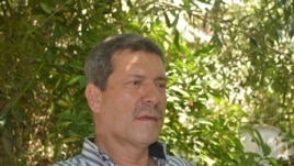 Family spokesman Maher Mekdad, for the Mekdad clan, a family in Beirut's Shi'ite southern suburbs that has snatched dozens of Syrians and a Turkish businessman in an effort to free a captured relative in Syria, Aug. 23, 2012. (VOA - M. Besheer)