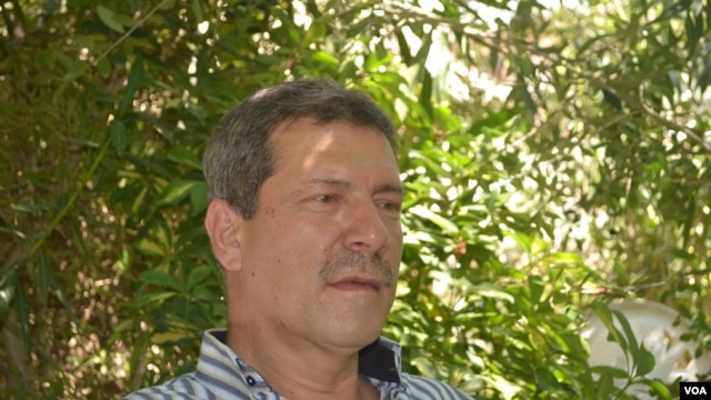Family spokesman Maher Mekdad, for the Mekdad clan, a family in Beirut's Shi'ite southern suburbs that has snatched dozens of Syrians and a Turkish businessman in an effort to free a captured relative in Syria, Aug. 23, 2012. (VOA - M. Besheer)