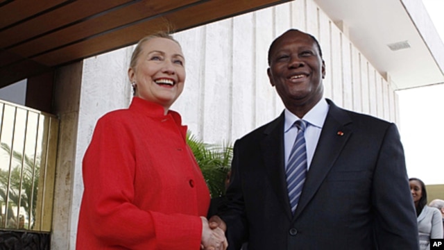 U.S. Secretary of State Hillary Clinton and Ivory Coast President Alassane Dramane Ouattara shake hands after holding a joint news conference at the Presidency in Abidjan, January 17, 2012.