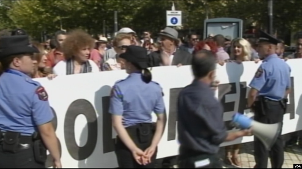 Protesta e polemika për importin e mbetjeve