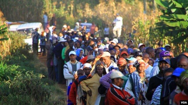 The line grows longer outside the Mutomo Primary School as crowds prepare to cast their ballots, Gatundu, Kenya, March 4, 2013.” (J. Craig/VOA)