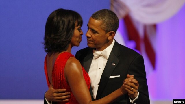 Predsednik Obama i prva dama Mišel Obama plešu na balu Vrhovnog komandanta oružanih snaga, u Vašingtonu