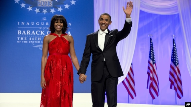 Bà Michelle Obama lộng lẫy trong chiếc áo dài màu đỏ rực do Jason Wu thiết kế