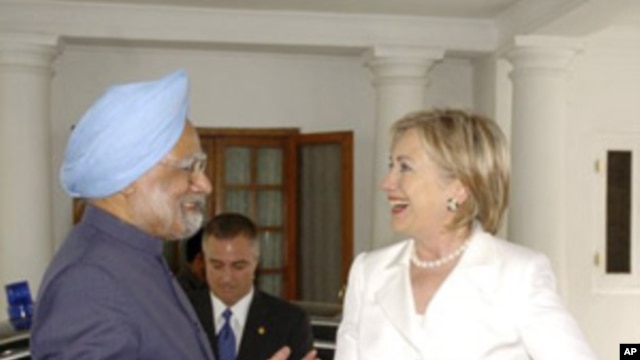 US Secretary of State Hillary Clinton and India's Prime Minister Manmohan Singh (file photo)
